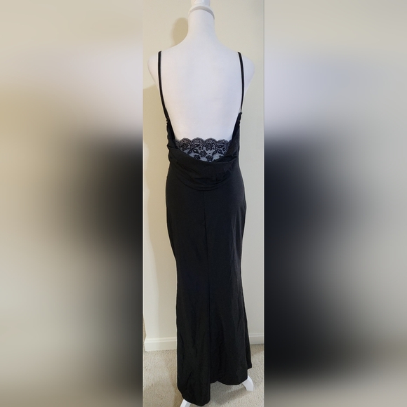 NWT 🔥Sexy🔥 Black Drape Neck Formal Maxi Dress With Back Lace Detail Size S - Picture 5 of 11
